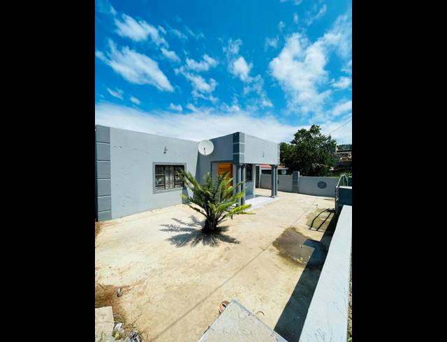 2 BEDROOM HOUSE FOR SALE IN KWAMASHU